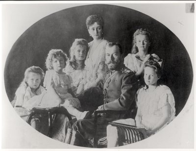 De familie van Tsaar Nicolaas II door Russian Photographer